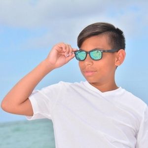 Meet your Posher, Chris